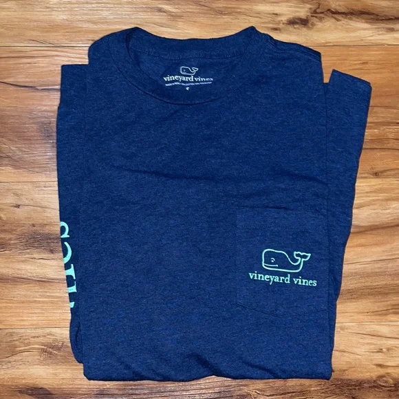 Vineyard vines long sleeve - Picture 1 of 3